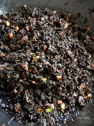 马齿苋干儿酱肉包的做法步骤：11
