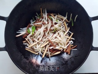 青椒豆芽炒香干的做法步骤：6