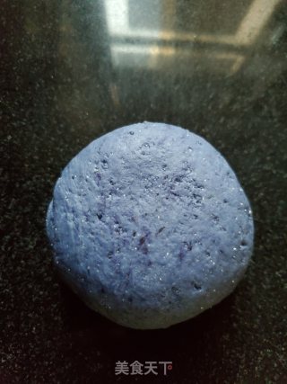 蓝色花环馒头的做法步骤：2