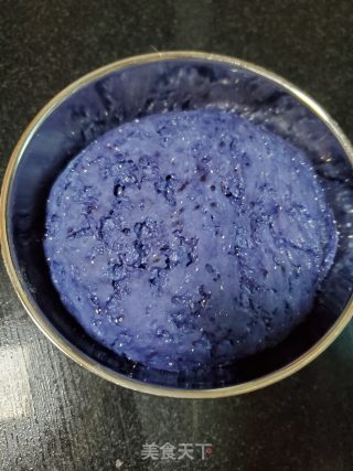 蓝色花环馒头的做法步骤：3