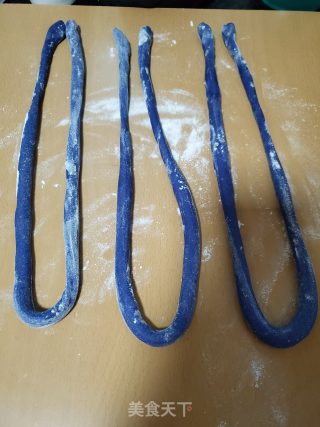 蓝色花环馒头的做法步骤：4