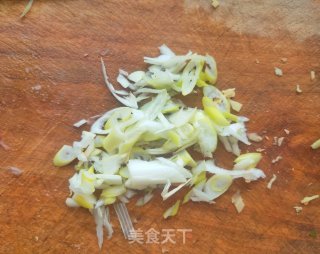 黄花菜这样做一盘都不够吃：简单快手的家常菜的做法步骤：2
