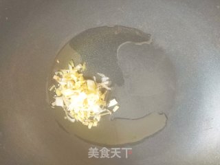 黄花菜这样做一盘都不够吃：简单快手的家常菜的做法步骤：4
