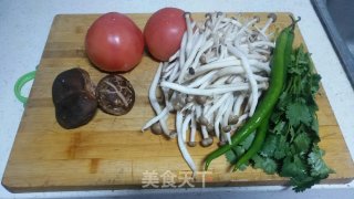 番茄菌菇肉片汤的做法步骤：1