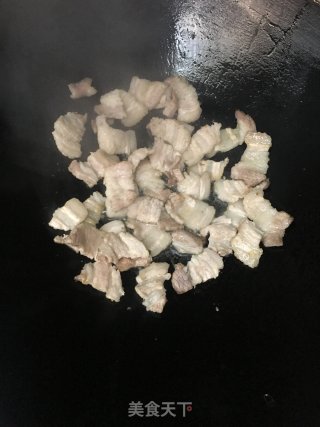 包菜炒五花肉的做法步骤：3