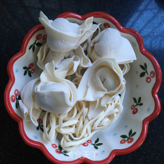 蚝油馄饨汤面的做法步骤：1