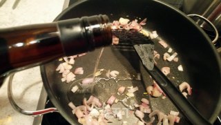 龙蒿芥末焖兔腿的做法步骤：7