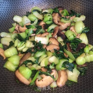 香菇炒青菜的做法步骤：6