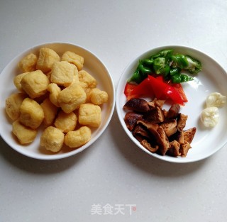 红烧豆腐泡的做法步骤：1
