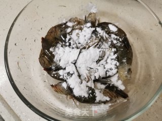 避风塘炒虾的做法步骤：4