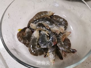 避风塘炒虾的做法步骤：5