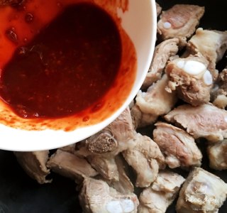 南乳排骨的做法步骤：2
