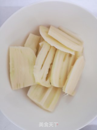 莲藕丝饼的做法步骤：1