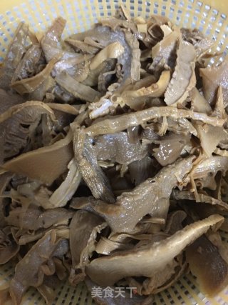 猪肉笋干煲的做法步骤：1