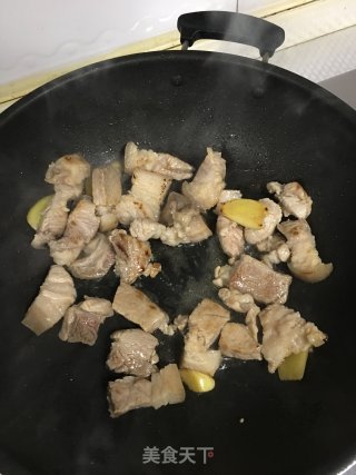 猪肉笋干煲的做法步骤：3