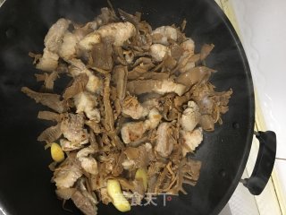 猪肉笋干煲的做法步骤：5