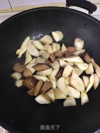 茭白烧花菇的做法步骤：3
