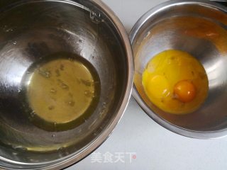 蛋糕胚（戚风蛋糕）的做法步骤：1