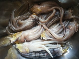 酱炒鱿鱼须的做法步骤：1