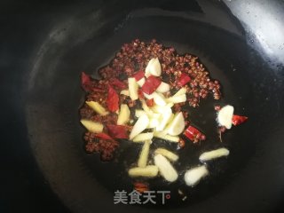 酱炒鱿鱼须的做法步骤：5
