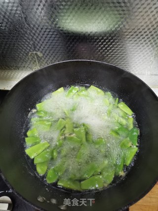 香菇烧豆角的做法步骤：3