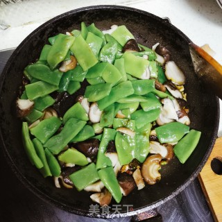 香菇烧豆角的做法步骤：7
