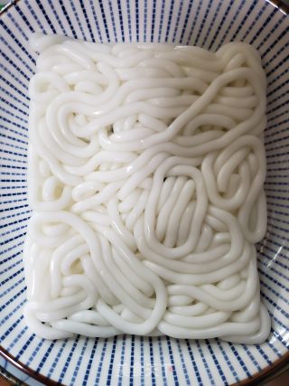 黄豆酱拌土豆粉的做法步骤：1