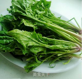 炒菠菜的做法步骤：1
