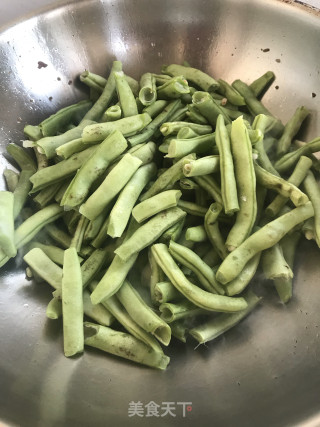 油焖豆角的做法步骤：2