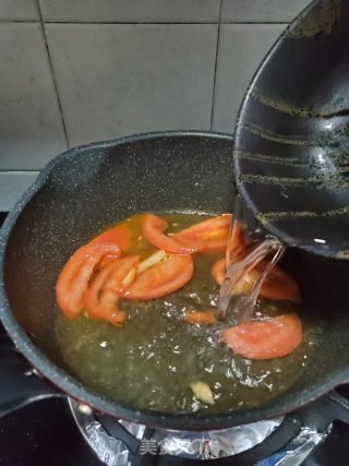 番茄肉片土豆粉的做法步骤：5