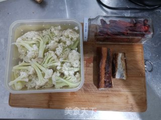 干煸腊肉菜花的做法步骤：1