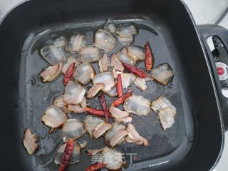 干煸腊肉菜花的做法步骤：5