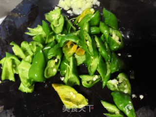 青椒炒腊肠的做法步骤：4
