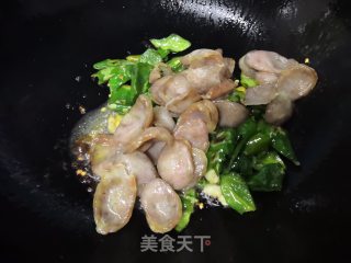 青椒炒腊肠的做法步骤：7