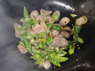 青椒炒腊肠的做法步骤：8