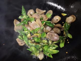 青椒炒腊肠的做法步骤：9