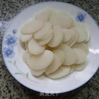青蒜鹅肠炒年糕的做法步骤：1