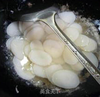 青蒜鹅肠炒年糕的做法步骤：5