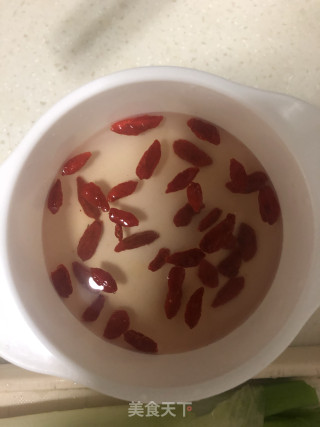 砂锅炖鸡汤的做法步骤：2