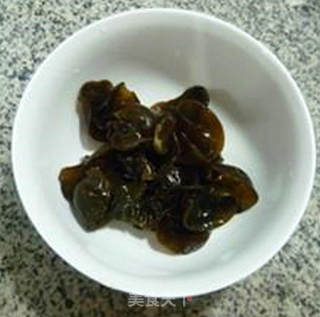 山药黑木耳排骨汤的做法步骤：3