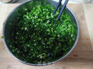 传统猪肉韭菜水饺的做法步骤：11
