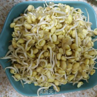 黄豆芽炒韭菜的做法步骤：1
