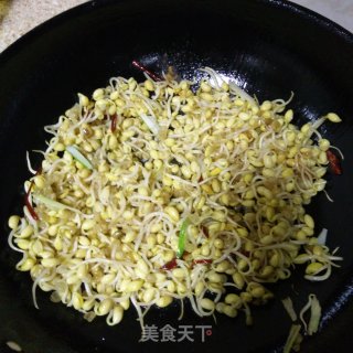 黄豆芽炒韭菜的做法步骤：3