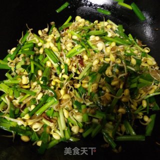 黄豆芽炒韭菜的做法步骤：4
