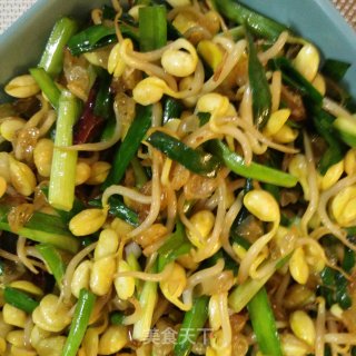 黄豆芽炒韭菜的做法步骤：6