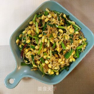 黄豆芽炒韭菜的做法步骤：8
