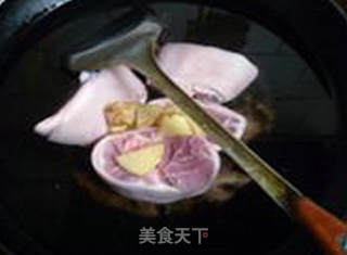 香菇圆白菜猪脚圈汤的做法步骤：5