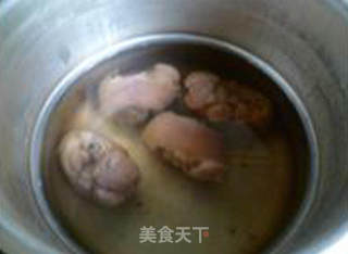 香菇圆白菜猪脚圈汤的做法步骤：7