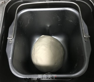 韭菜鸡蛋粉条双色水饺的做法步骤：1