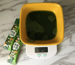 韭菜鸡蛋粉条双色水饺的做法步骤：2